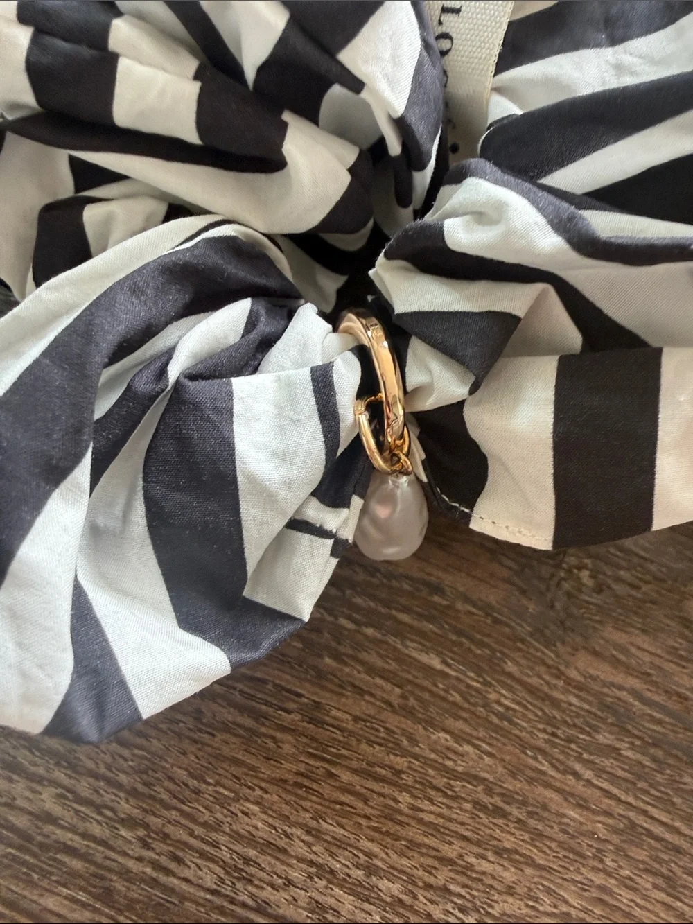 Anthropologie NWT Textured Scrunchie Set of 3 One Size